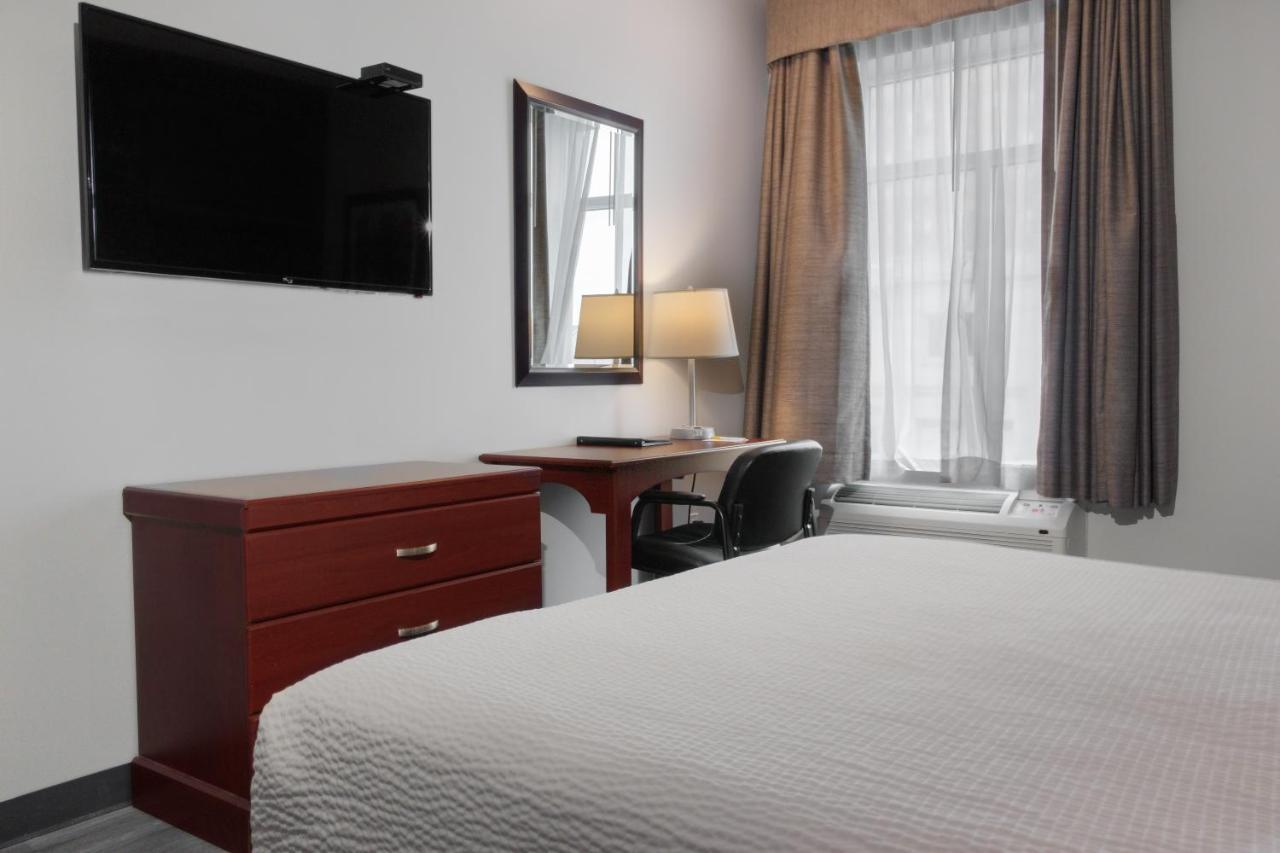 Premier Inn & Suites - Downtown 汉密尔顿 外观 照片